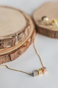 Colar Dados Três Banhos Com Zircônia Banho Ouro 18k.