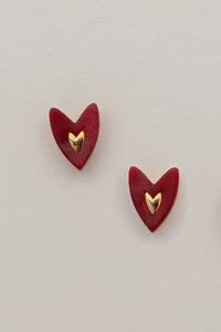 Brinco Coração Resina Vermelho Banho Ouro 18K
