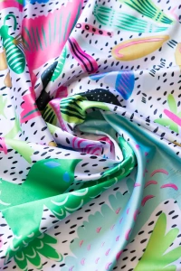 Lenço Estampa Pássaros e Cores