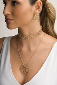 Colar Dourado Longo Círculos Vazado