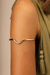 Pulseira Dourada Curva Antebraço