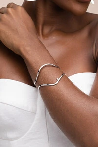 Pulseira Prateada Alva Ondas Ponto De Luz