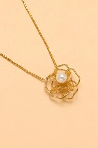Colar Dourado Flor Vazada