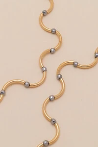 Colar Alva Dourado Ondas Hematita Prateada
