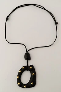 Colar Orgânico Resina Couro Preto