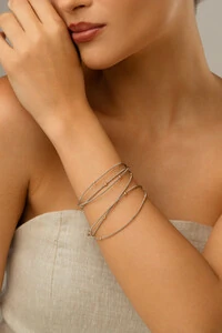 Pulseira Prateada Corda de Violão Bolinhas Douradas
