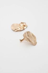 Brinco Dourado Placa Orgânica Pressão