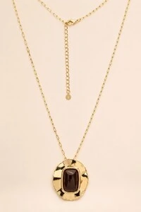 Colar Dourado Placa Martelada Resina Marrom
