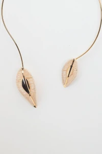 Colar Dourado Aro Aberto Folha Dupla
