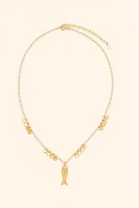 Colar Peixe Dourado Pérolas Plaquinhas