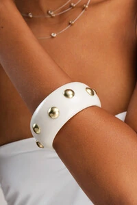 Bracelete Resina Nude Tachinhas Douradas