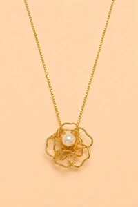Colar Dourado Flor Vazada