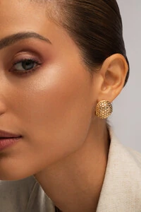 Brinco Concha Vazada Zircônia Banho Ouro 18K