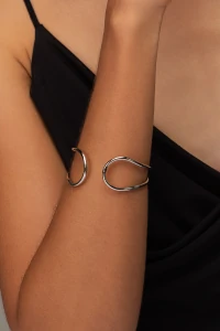 Pulseira Bracelete Prateada Fio Cruzado