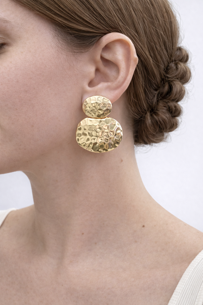 Foto Brinco Dourado Placa Oval Martelada