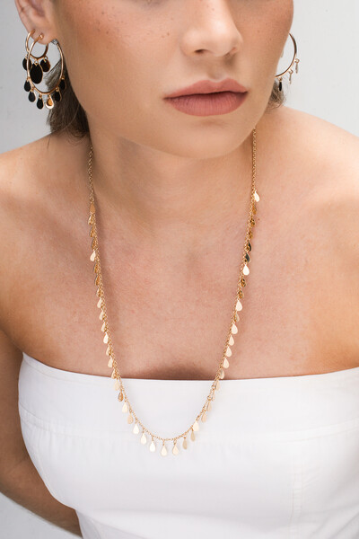 Foto Colar Dourado Longo Gotas