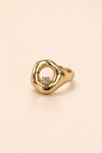Foto Anel Dourado Orgânico Ponto Zircônia