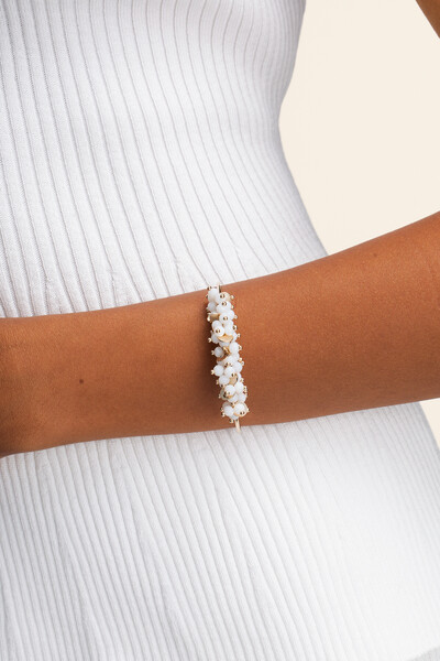 Foto Pulseira Plaquinhas Dourada Cristais Off White