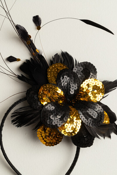 FotoTiara Flor Paetê Preto e Dourado