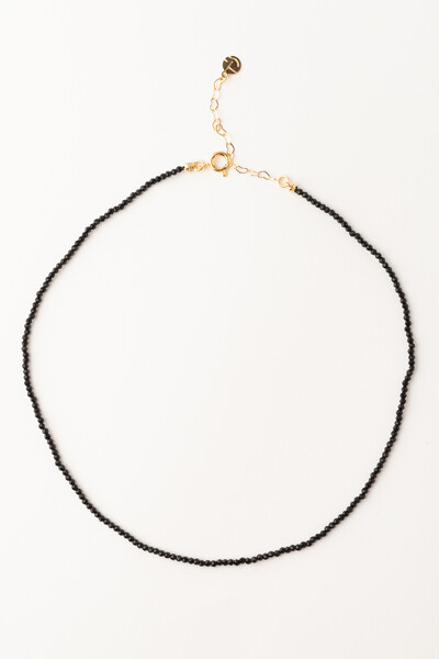 Foto Colar Choker Fio Mini Cristal Preto Banho Ouro 18K