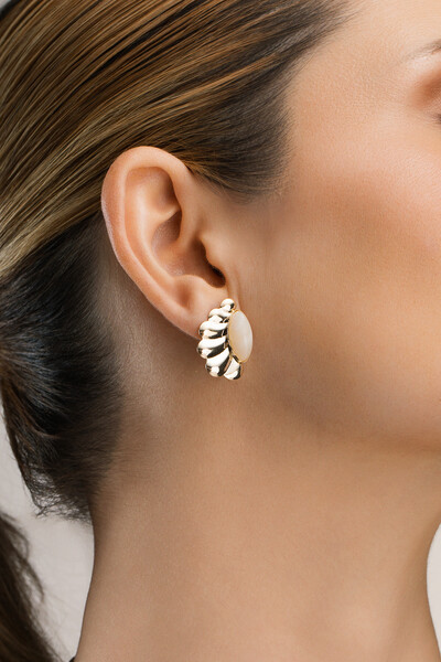 Foto Brinco Dourado Concha Resina Madre