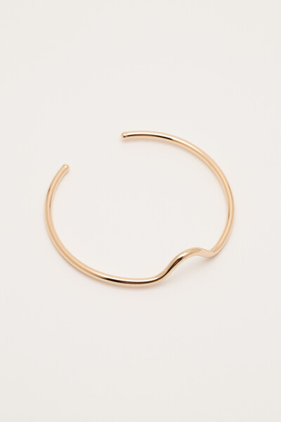 FotoPulseira Dourada Curva Antebraço