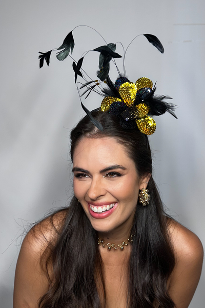 Foto Tiara Flor Paetê Preto e Dourado