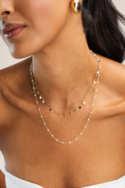 Foto Colar Dourado Duplo Pérolas e Plaquinhas Corações