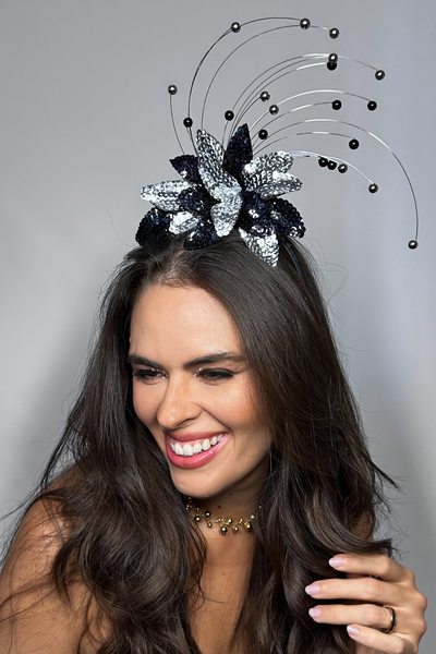 Foto Tiara Carnaval Folhas Paetê Preto e Prata