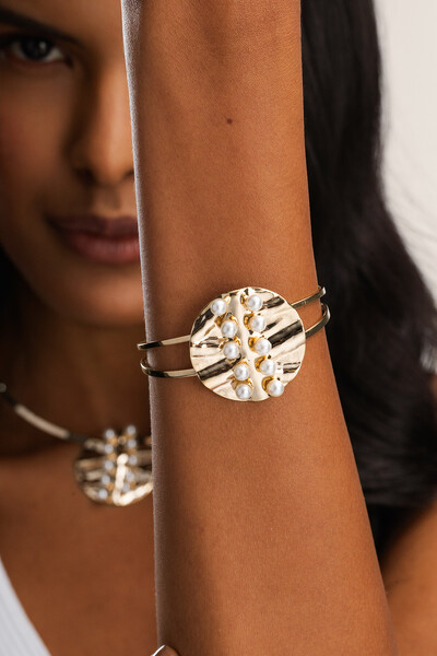 Foto Pulseira Dourada Círculo Martelado