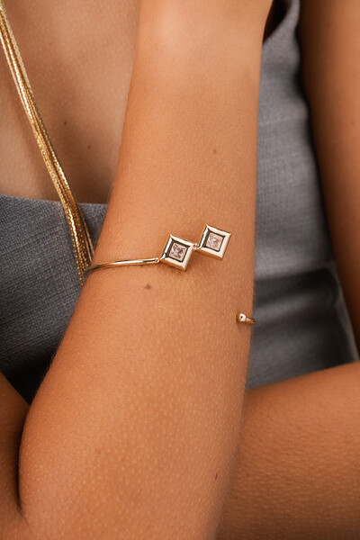 Foto Pulseira Dourada Formas Zircônia