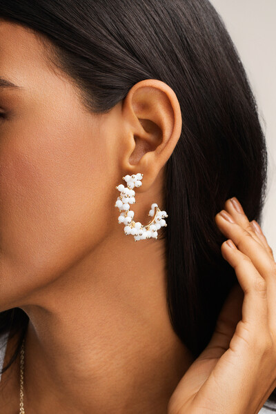 Foto Brinco Argola Dourada Cristais Off White