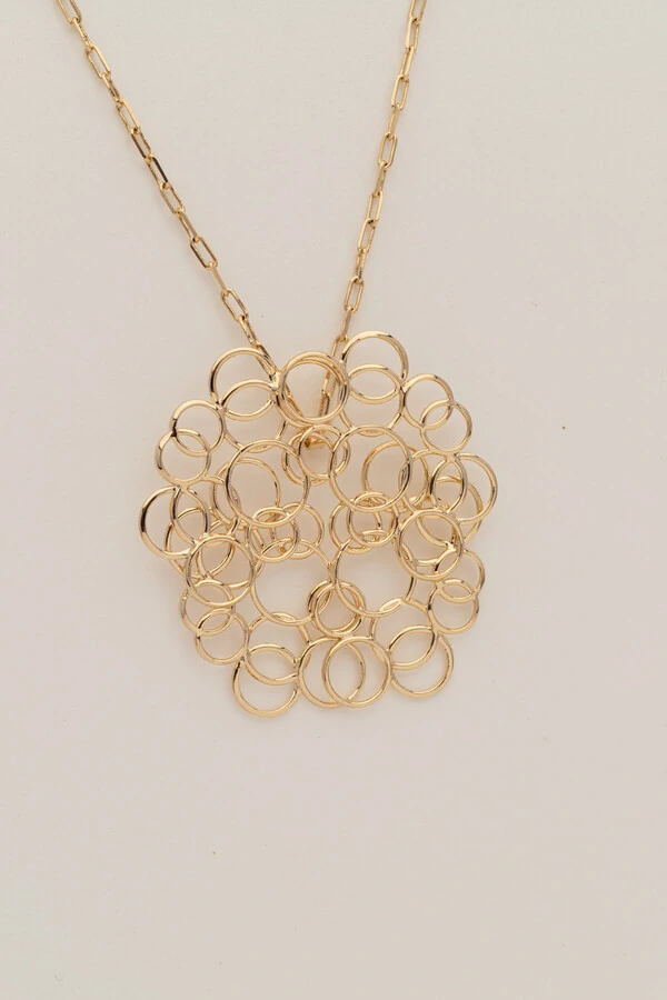 Colar Dourado Longo Círculos Vazado