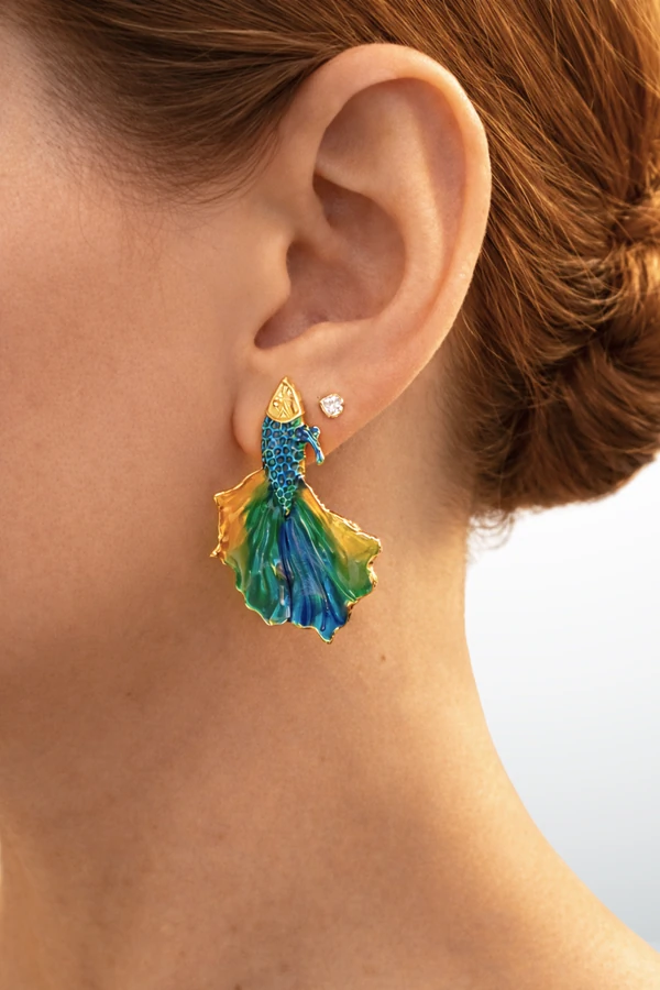 Brinco Dourado Peixe Resina Color