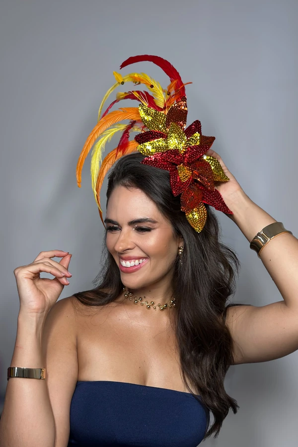 Tiara Folhas G Paetê Vermelho e Dourado