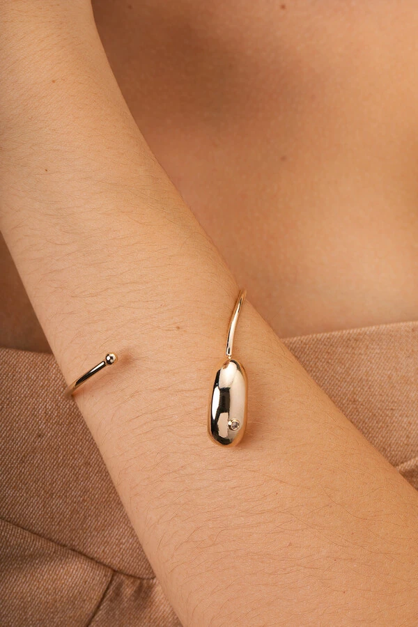 Pulseira Dourada Bean Ponto Zircônia