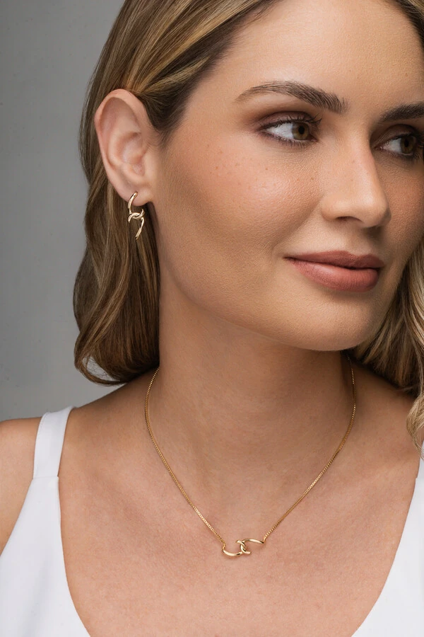 Colar Entrelaçado Banho de Ouro 18k