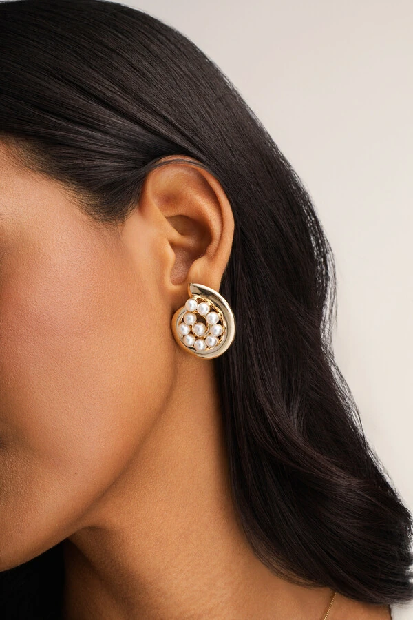 Brinco Dourado Concha Pérola