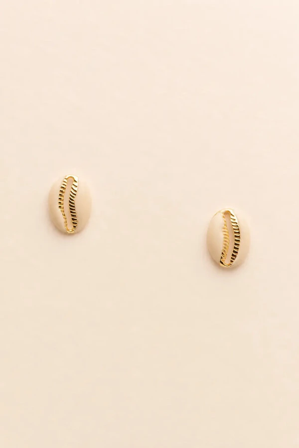 Brinco Dourado Búzio Resina