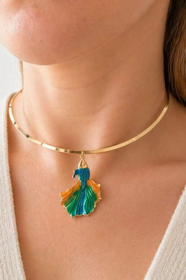 Colar Aro Dourado Peixe Resina Color