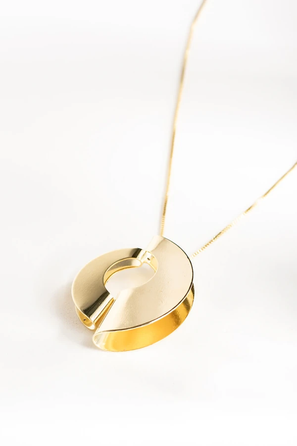 Colar Dourado Círculos Dobrados