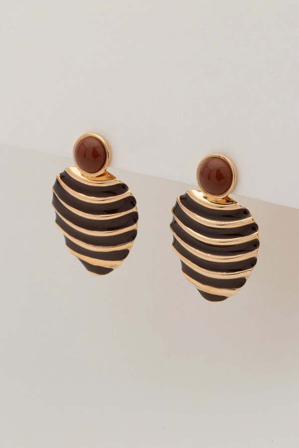 Brinco Dourado Placa Ondulada Esmaltado