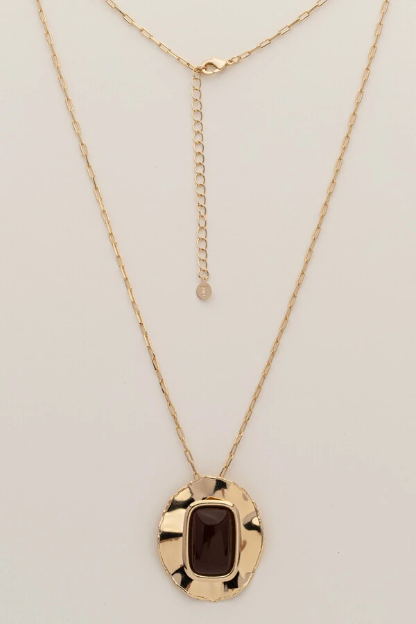 Colar Dourado Placa Martelada Resina Marrom