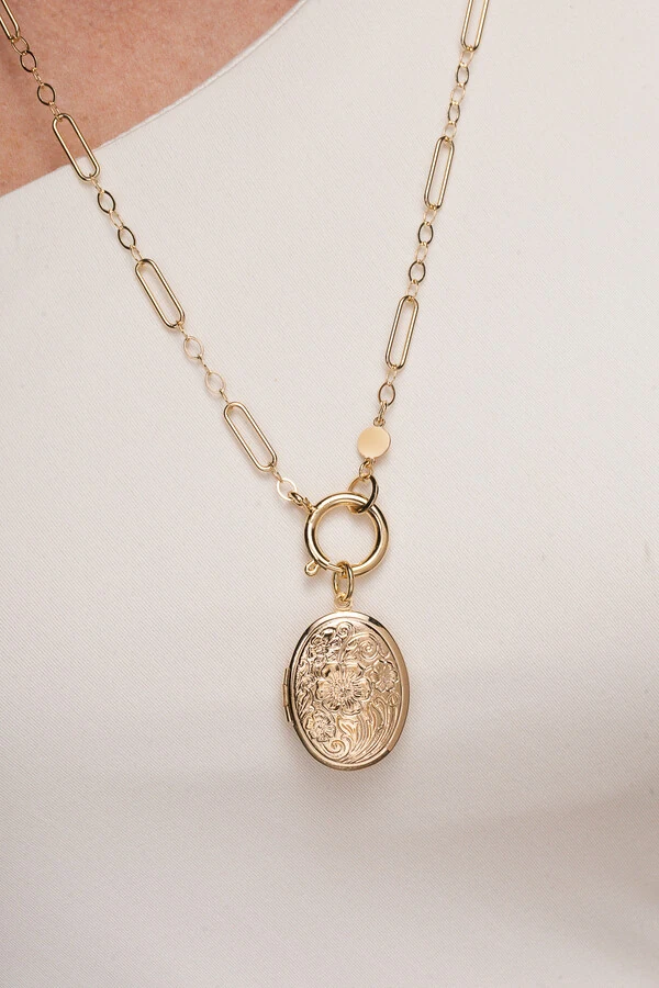 Pingente Relicário Oval Banho Ouro 18K
