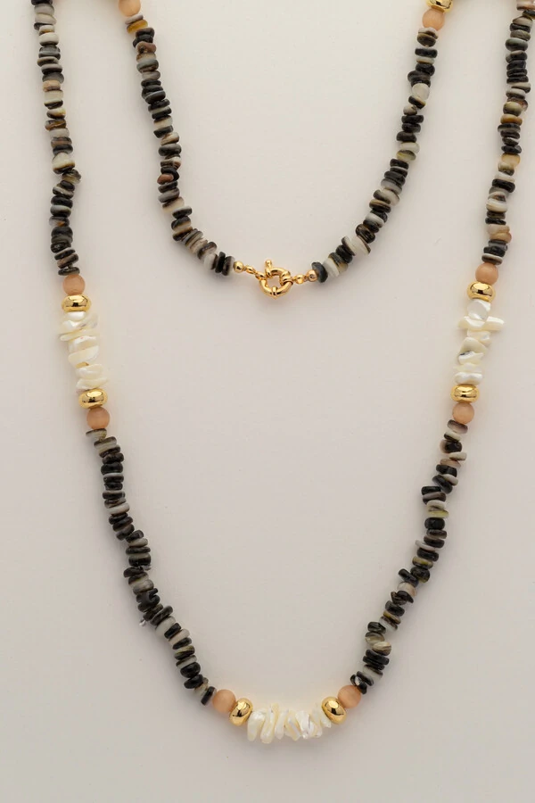 Colar Cascalho Madre Banho Ouro 18K