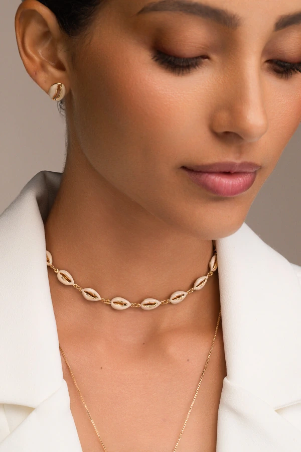 Colar Dourado Ajustável Búzio Resina