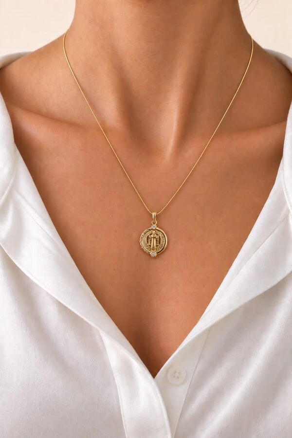 Colar Medalha São Bento Banho Ouro 18K