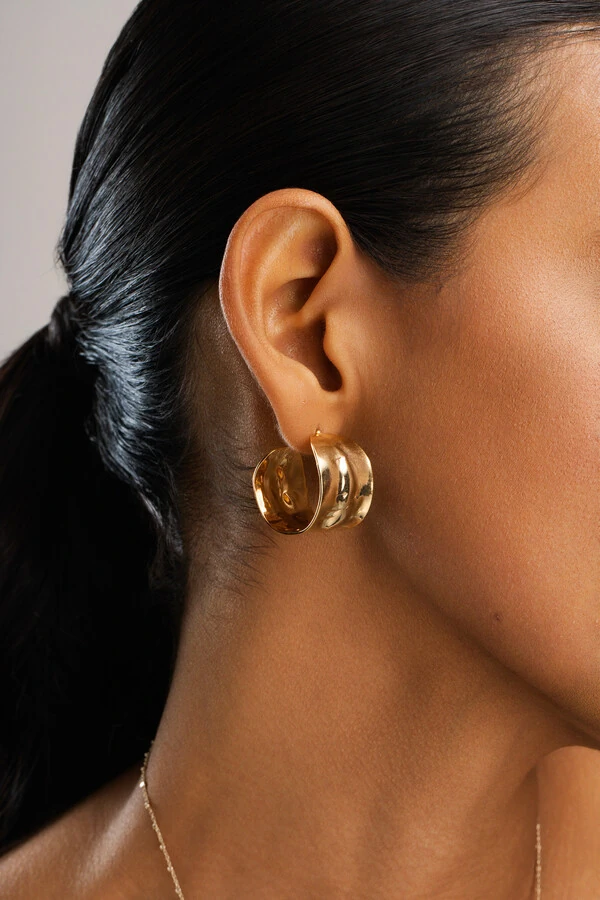 Brinco Argola Dourada Fita Larga