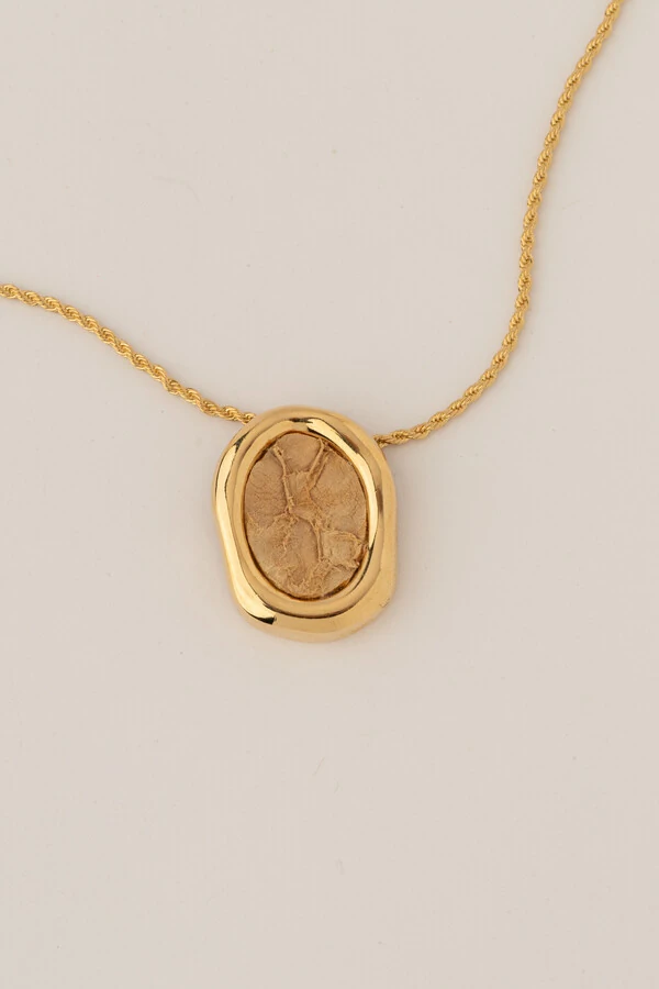 Colar Dourado Orgânico Couro Tilápia Nude