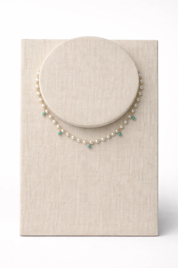 Colar Dourado Choker Pérolas e Turquesa